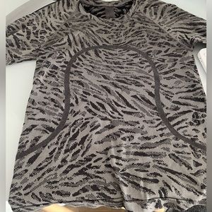 Lululemon top size 2